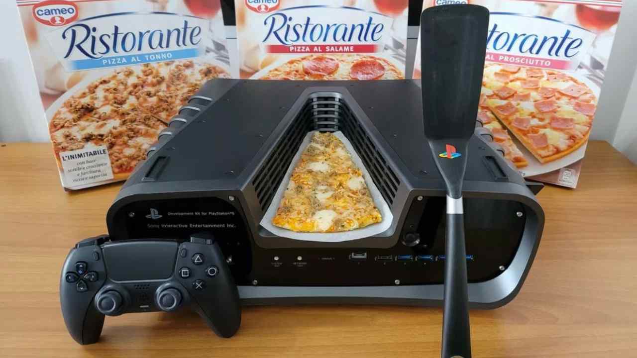 Italiano vende devkit PS5 con pizza, l'asta è folle