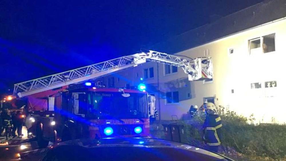 L'intervento dei vigli del fuoco (via Soest Fire Brigade)