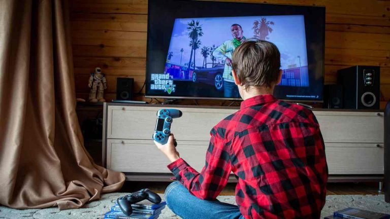 Videogioco Permette Di Uccidere Bimbo Mamma Si Complimenta VIDEO