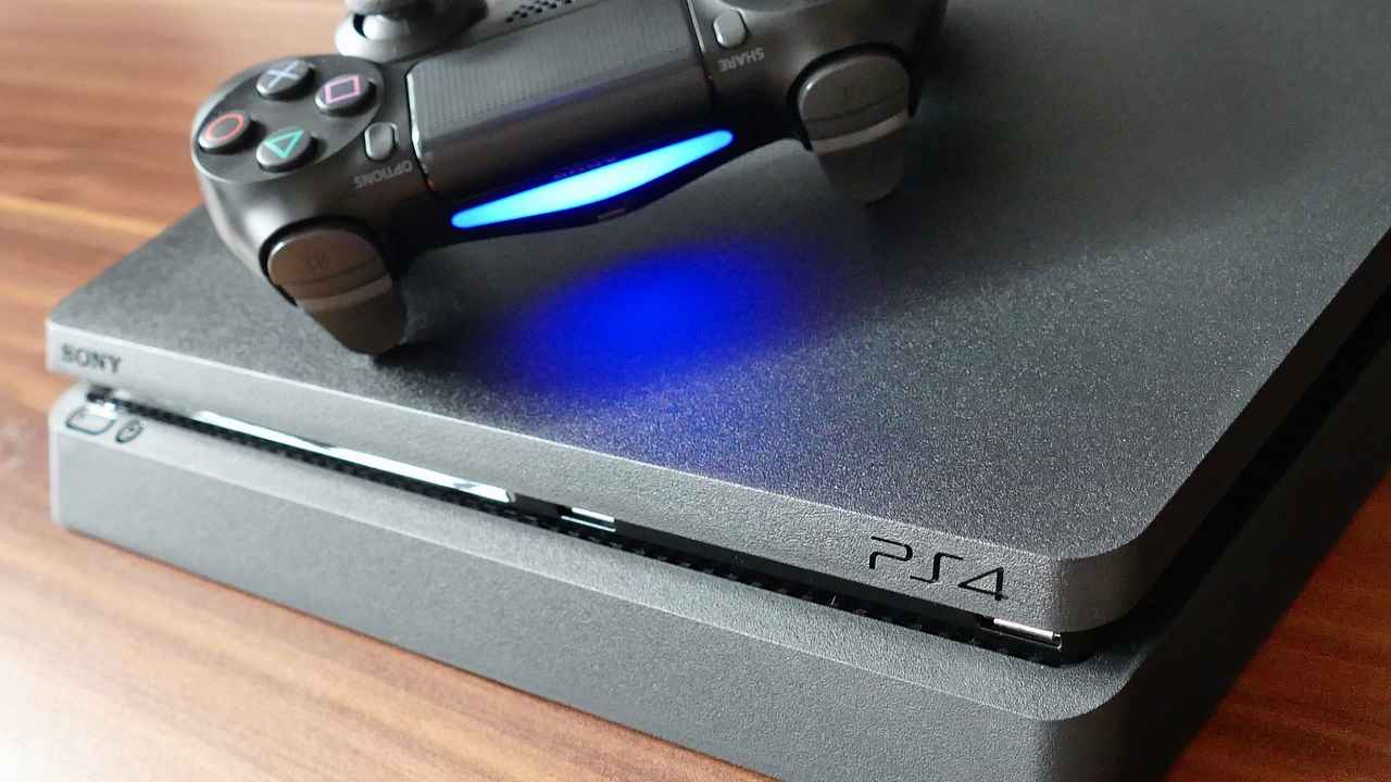 Altro che PS5, riceve PS4 e si commuove: "Aspettavo da 9 anni!" - FOTO