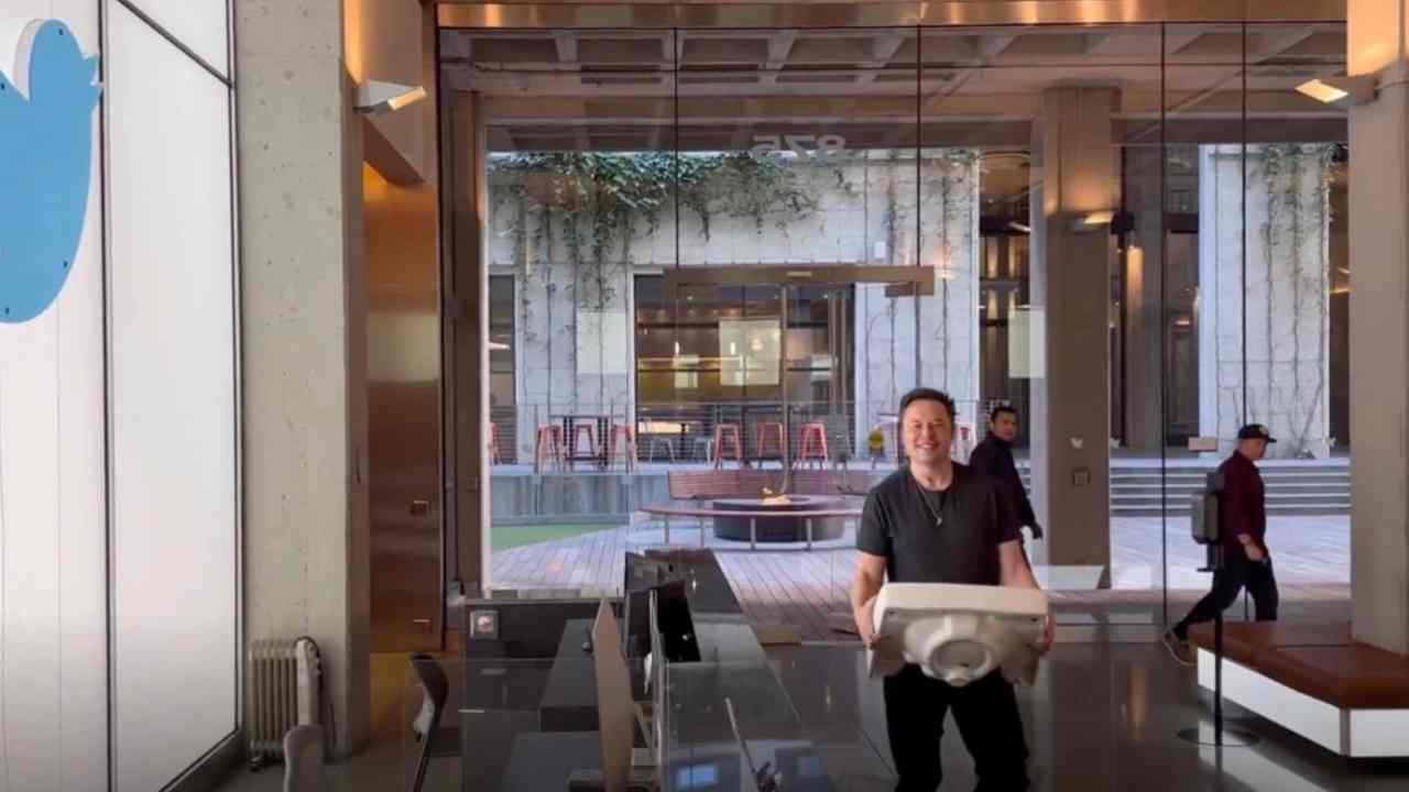 Twitter Elon Musk Kitchen Sink VideoGiochi.com 27 Ottobre 2022