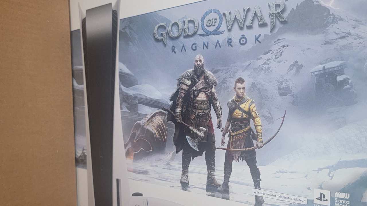 Giocatori stanno ricevendo per sbaglio PS5 con God of War Ragnarok - FOTO