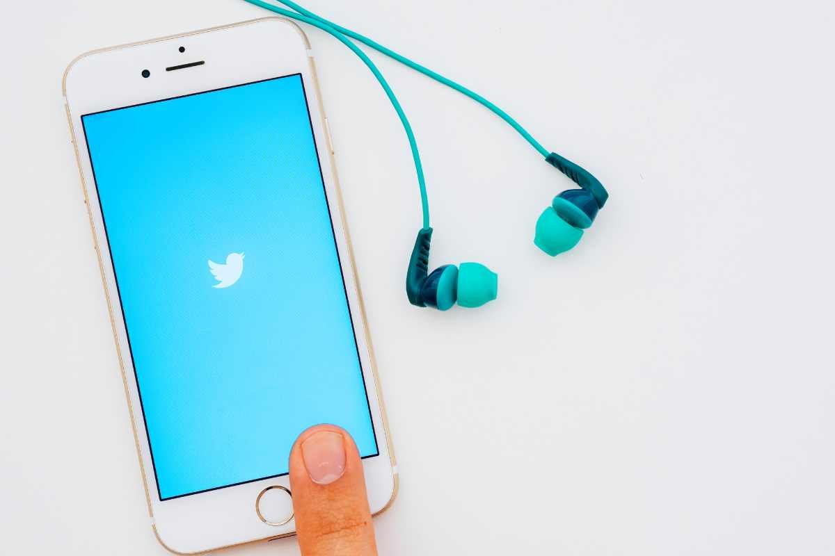 Twitter, le nuove restrizioni per gli utenti