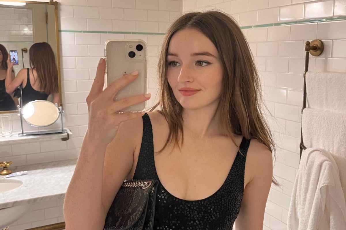 Kaitlyn Dever in Playstation