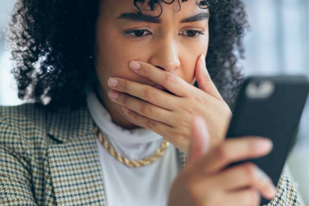 donna smartphone truffa