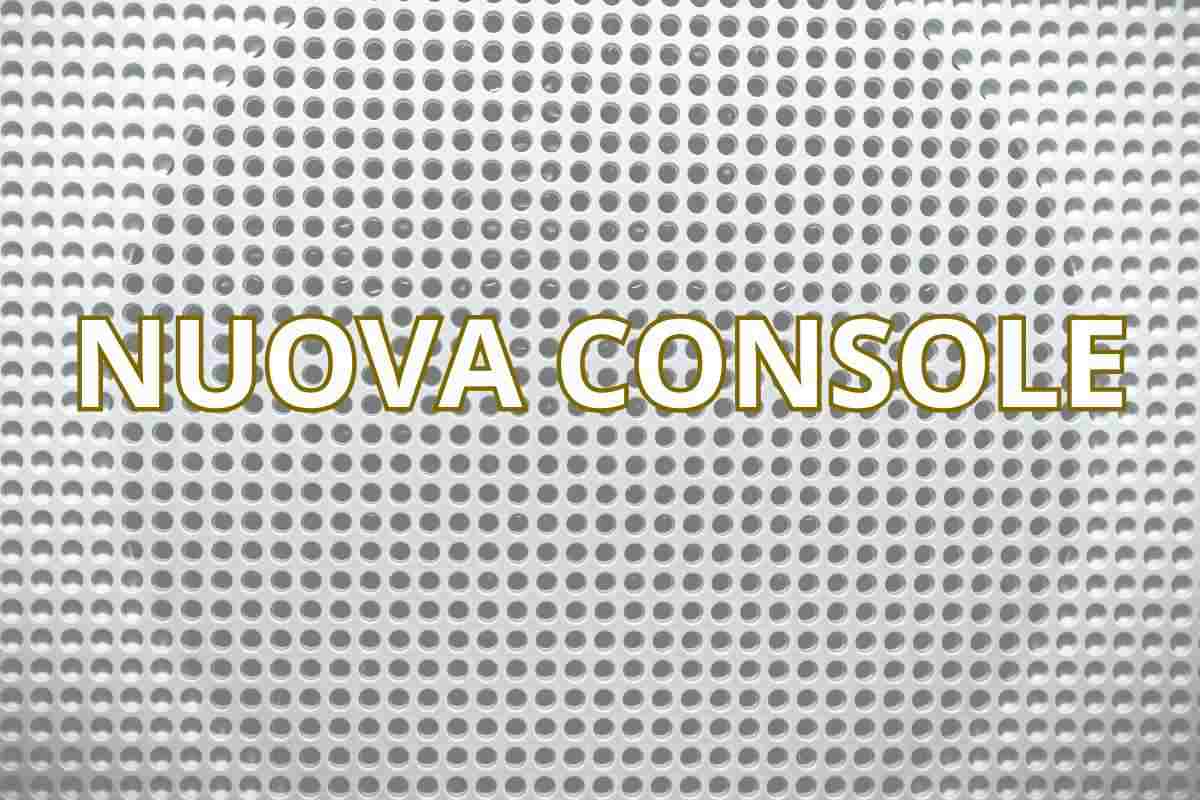 nuova console scritta su una immagina ravvicinata di una xbox