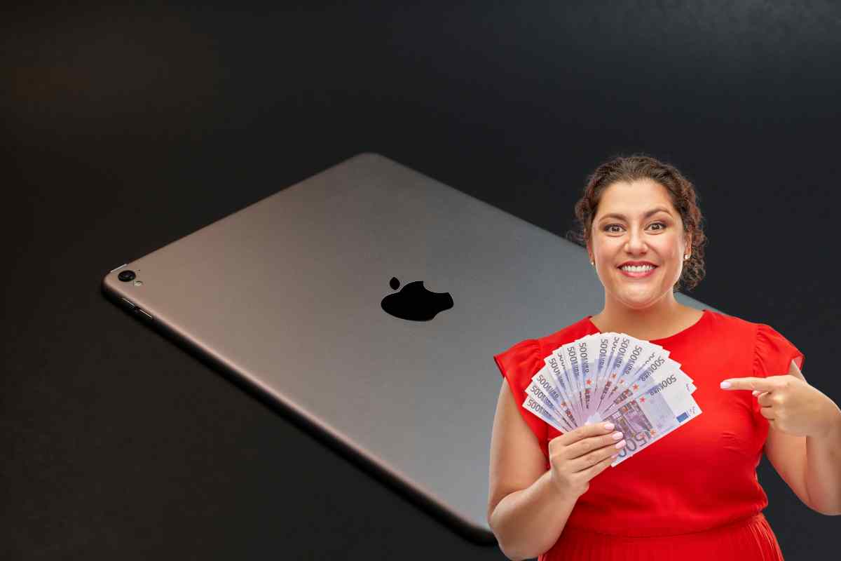 donna con soldi e ipad