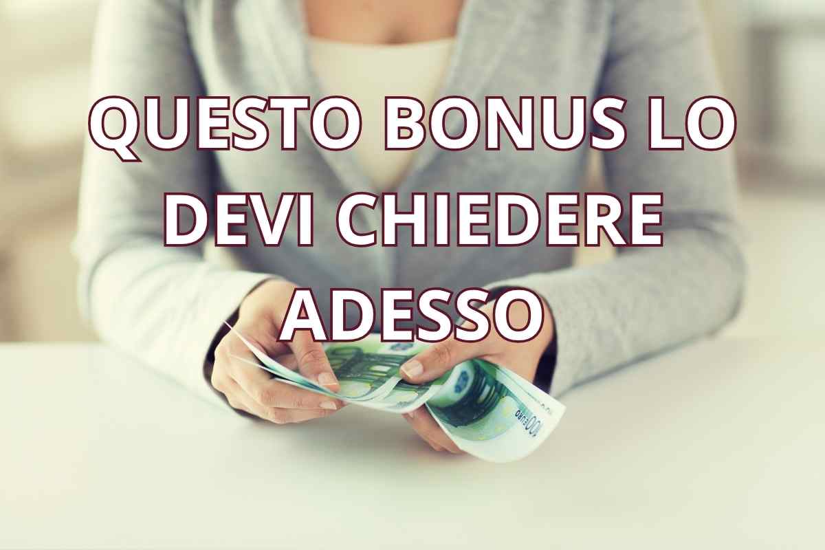 donna che conta soldi