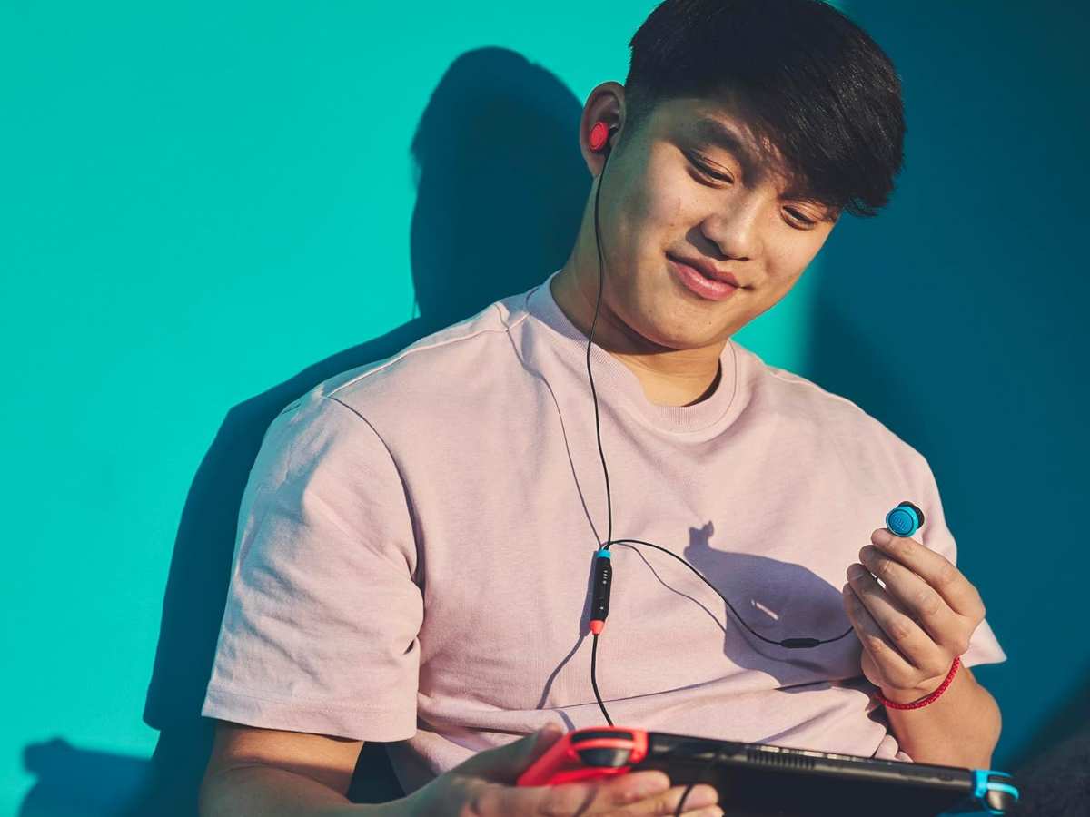 Ragazzo con Nintendo Switch