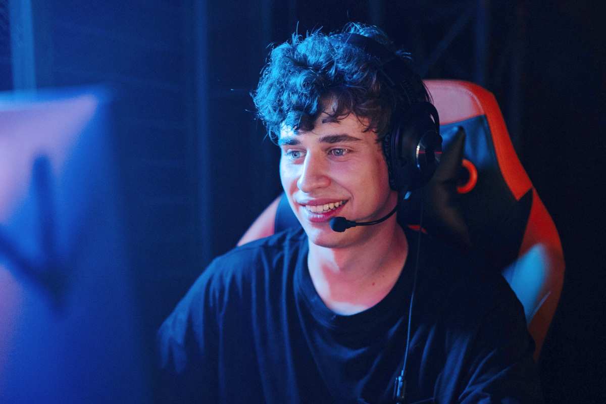 Videogiocatore felice