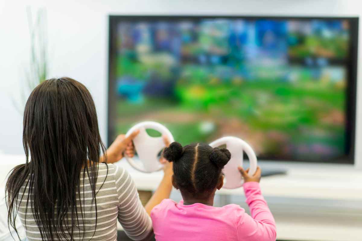 famiglia che gioca ai videogiochi