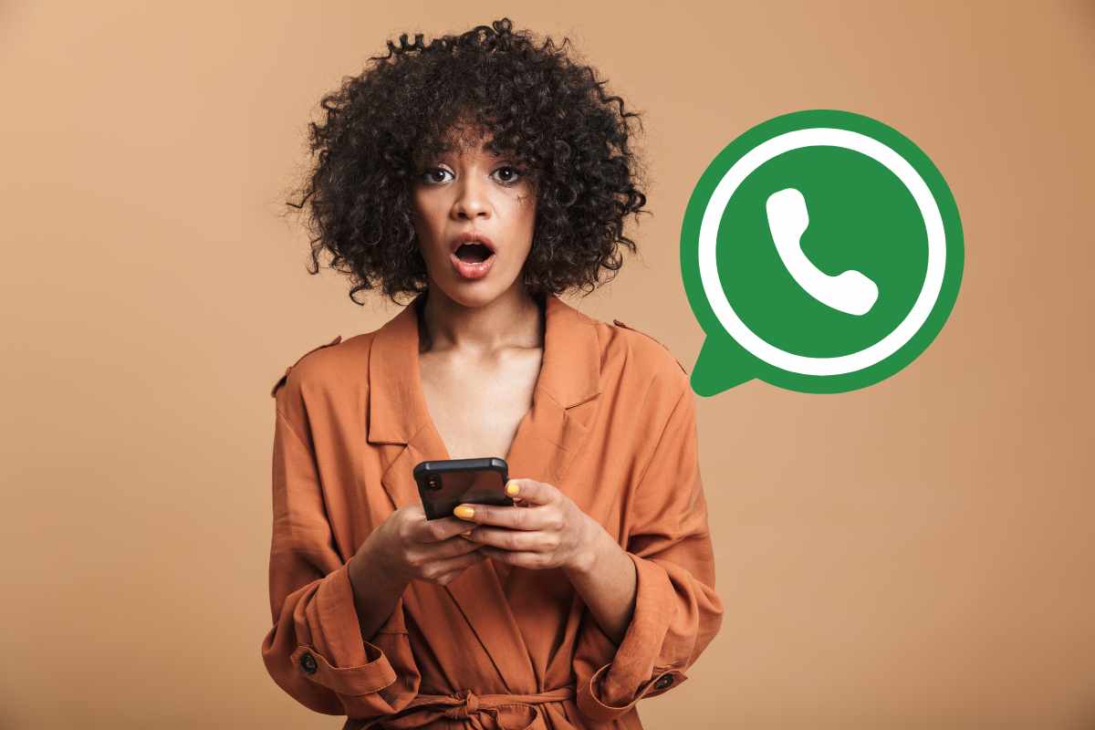 donna sorpresa dal telelfono