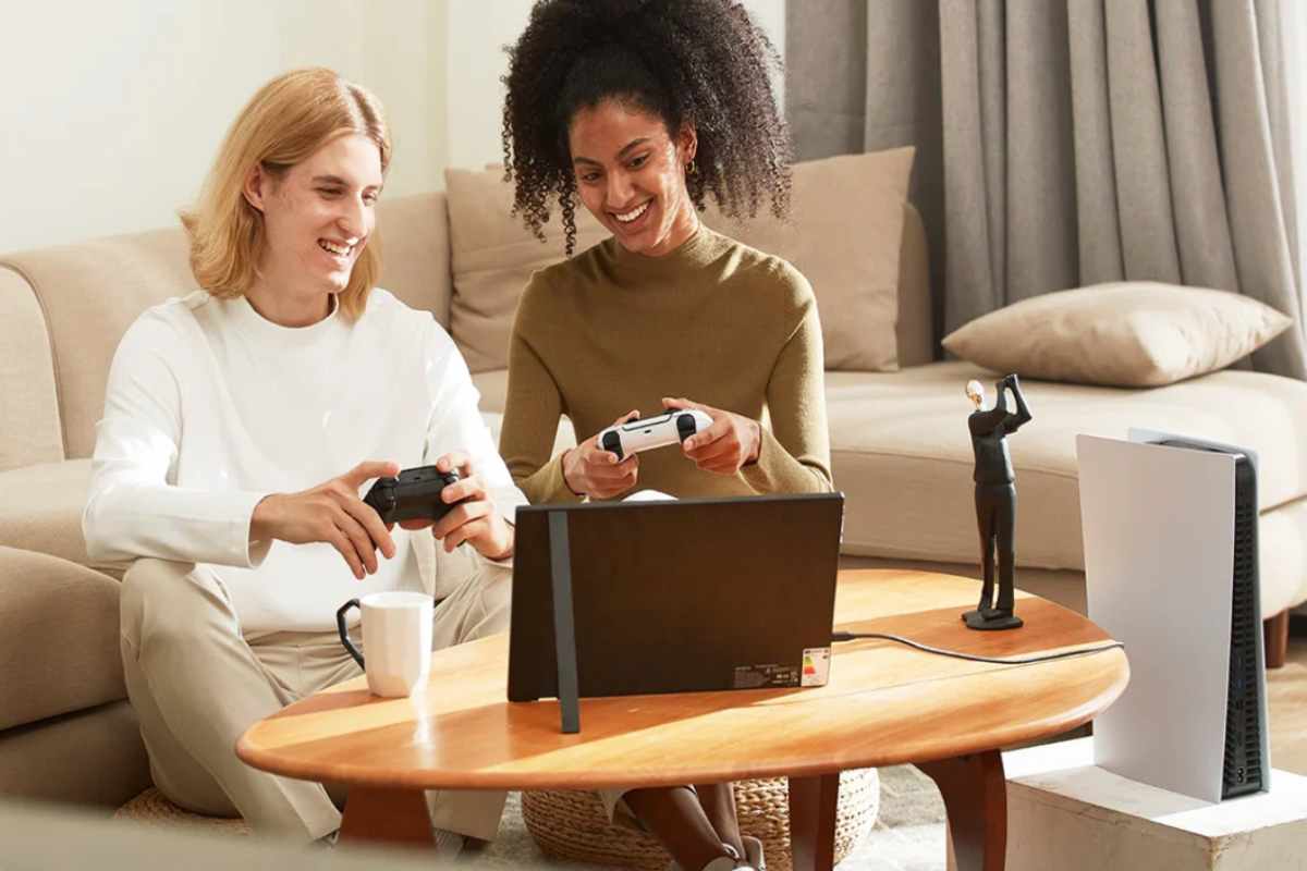 Coppia che videogioca