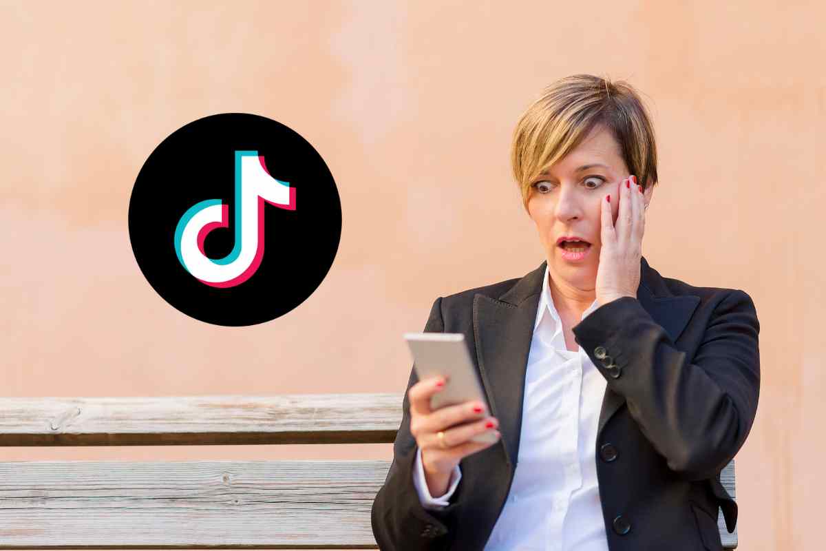donna sconvolta da smartphone con logo ttiktok