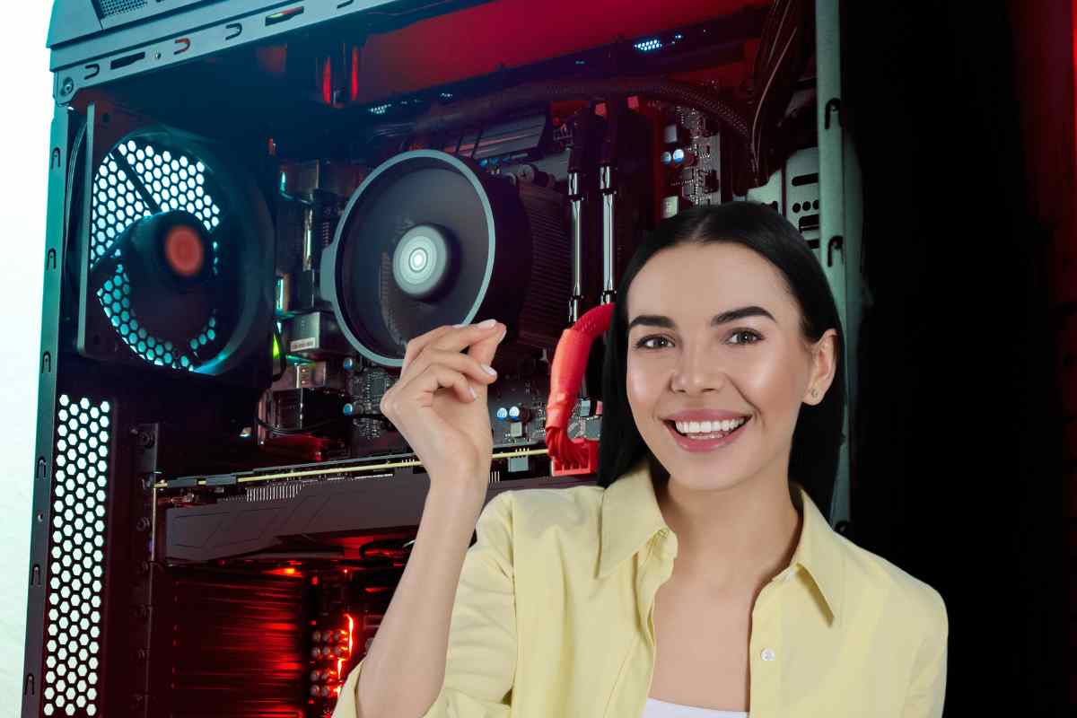 donna che schiocca le dita con pc da gaming