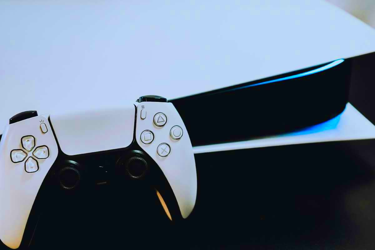 PS5 console accesa