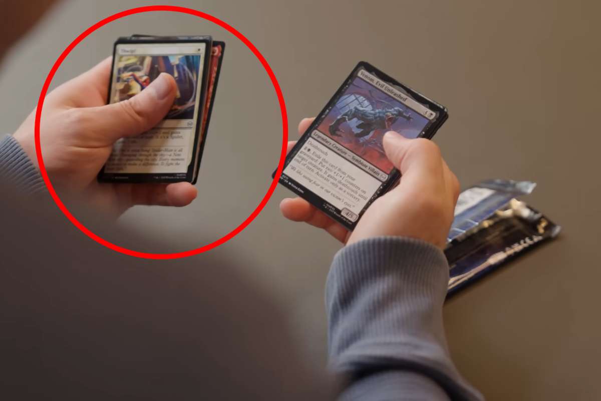uomo che guarda carte magic