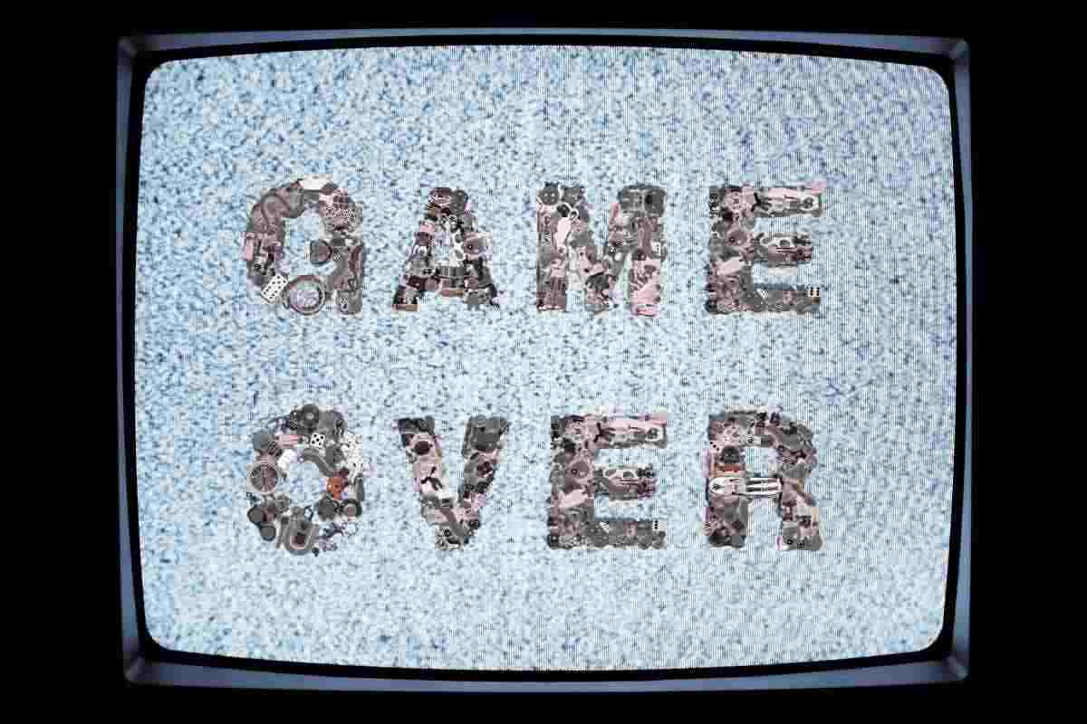 schermo con scritta game over