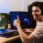 Videogiocatore felice