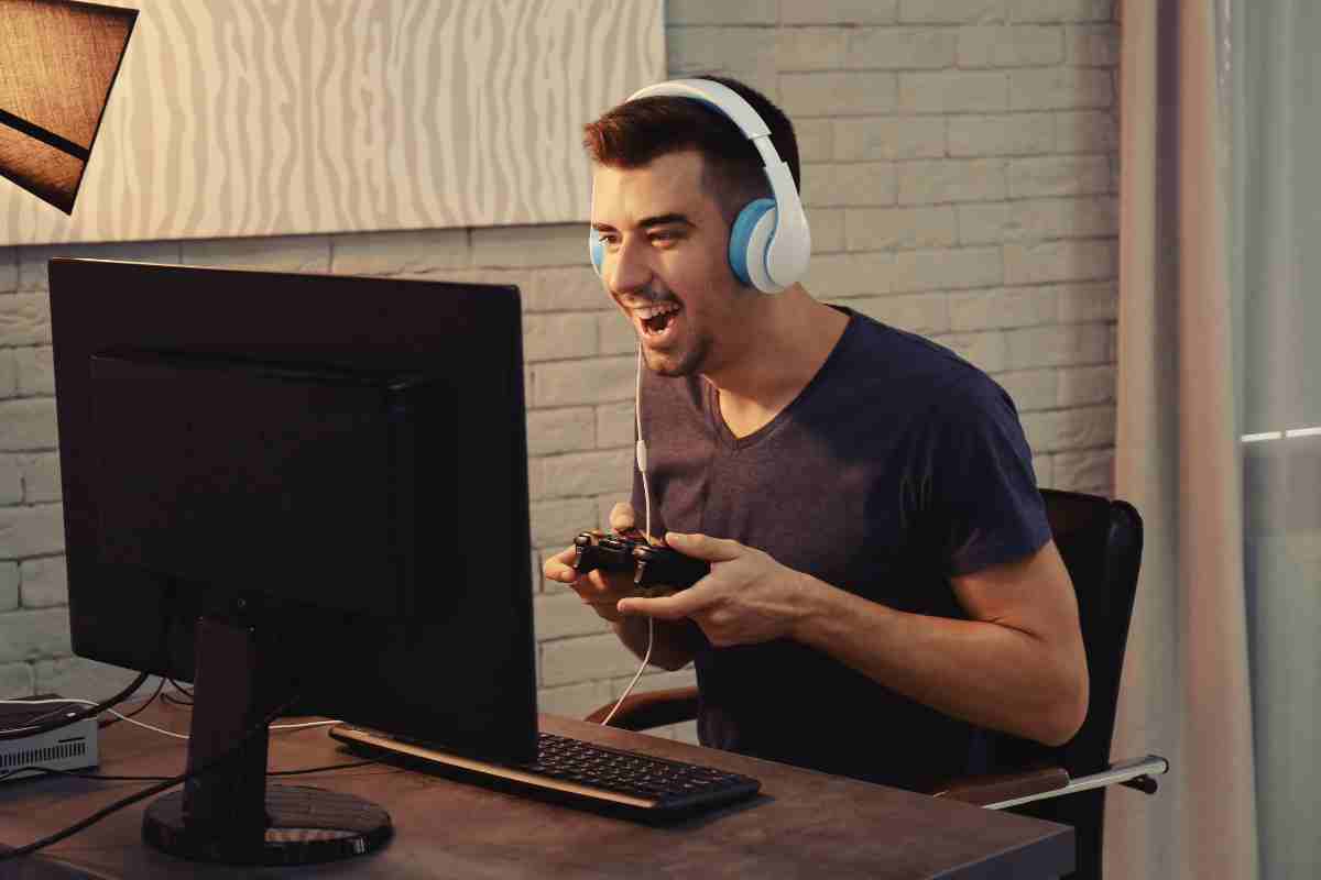 Videogiocatore felice