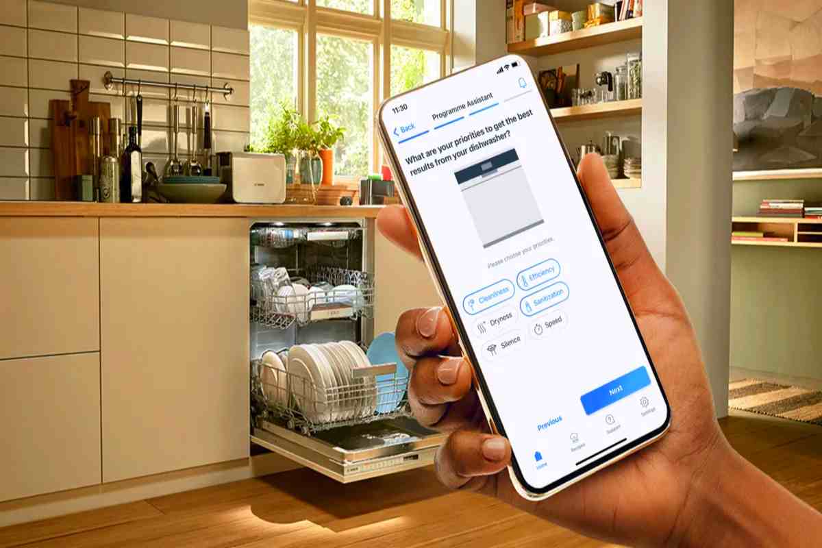 Lavastoviglie Bosch con smartphone