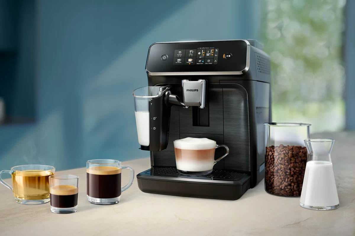 Macchina caffe con tazze