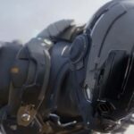 personaggio con tuta volante