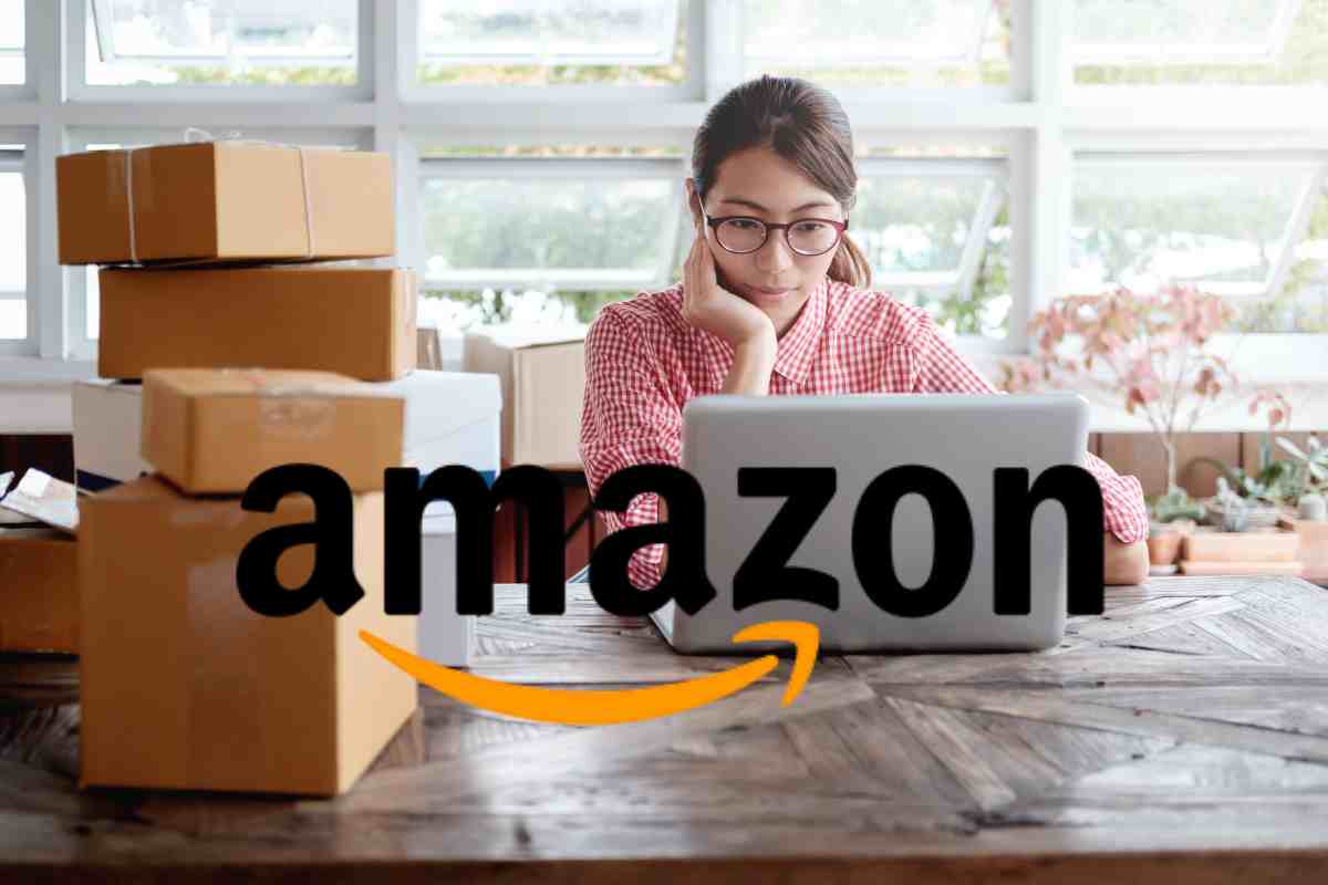 donna shopping online e llogo amazon