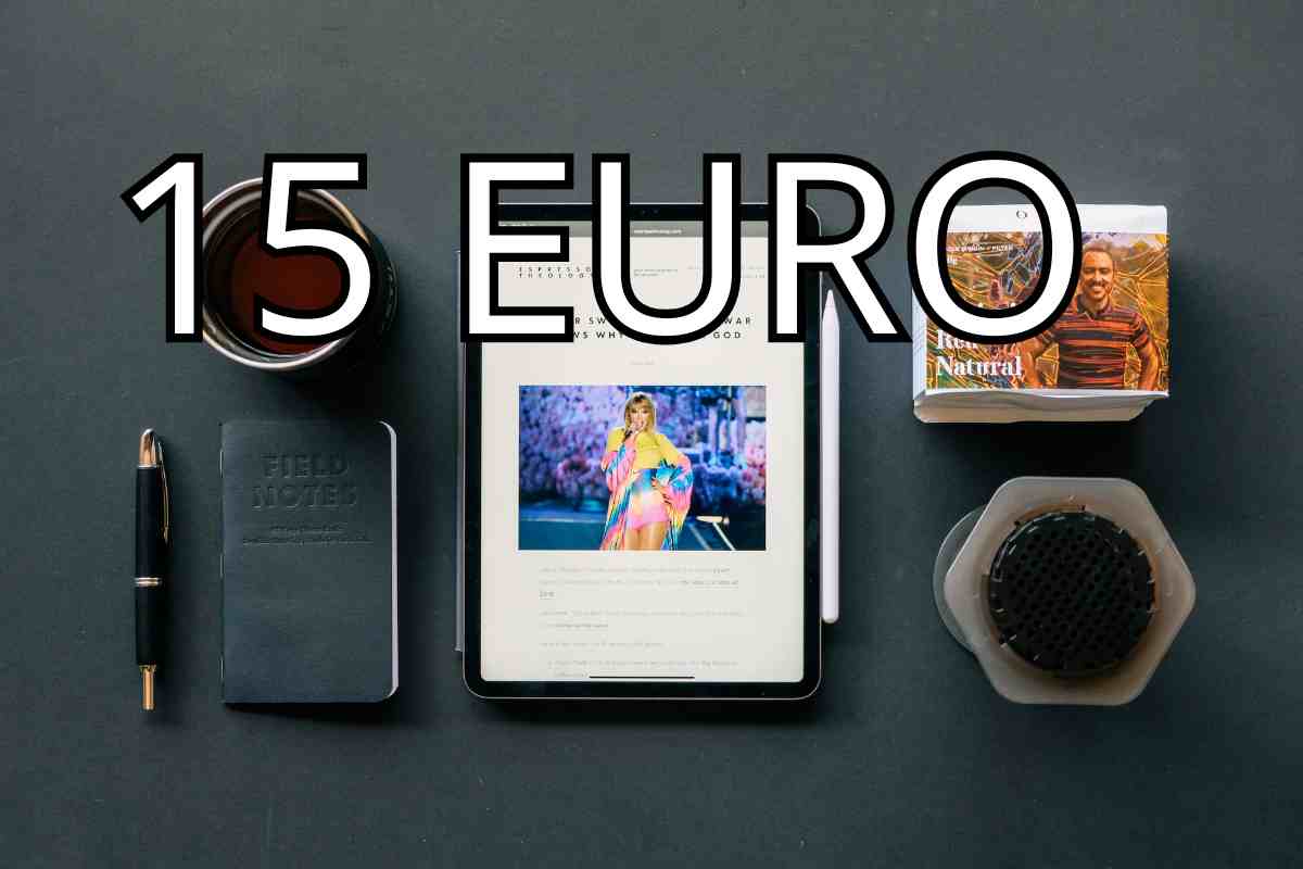 ipad su scrivania con scritta 15 euro