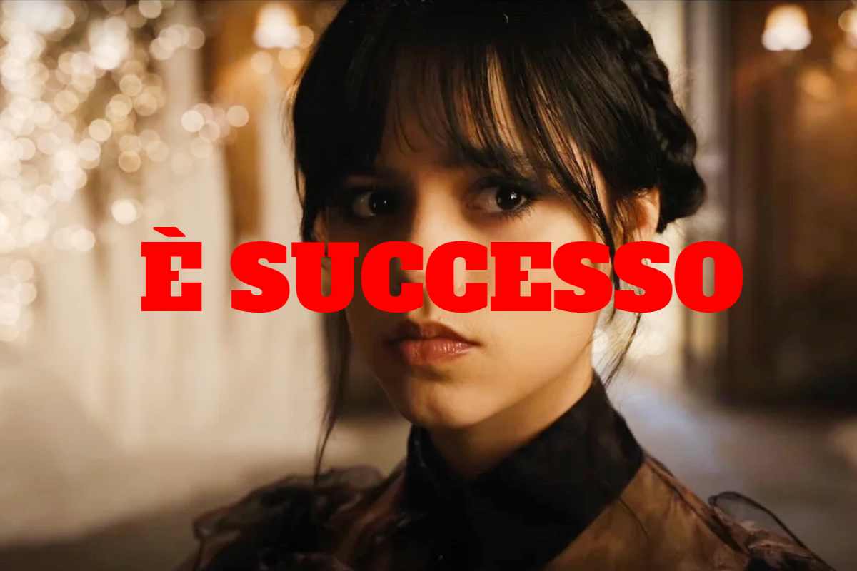 primo piano di mercoledi e scritta è successo