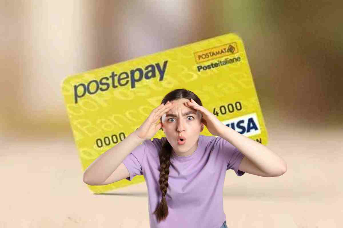 donna sconvolta e carta postepay