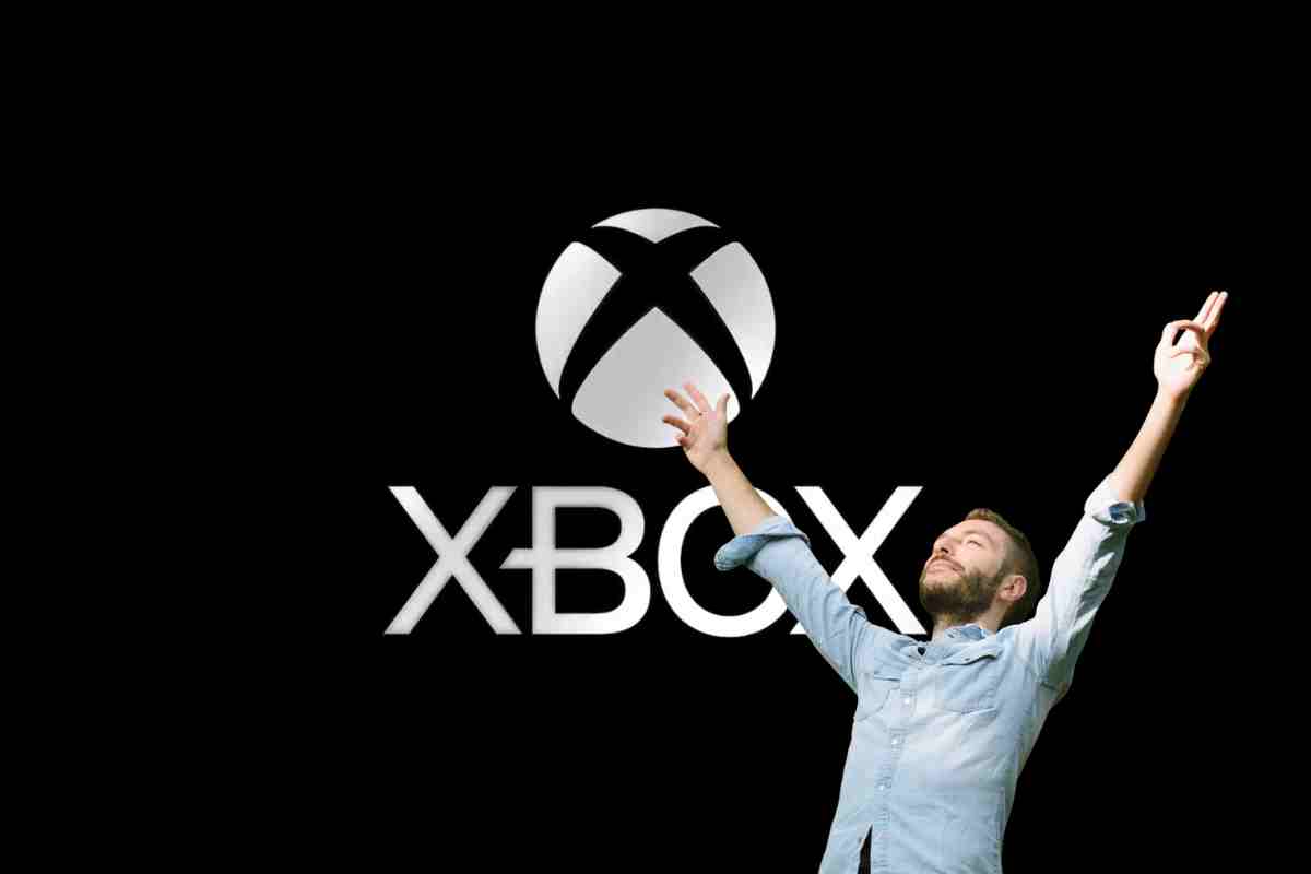 uomo a braccia aperte e logo xbox