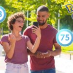 Amici giocano a Pokemon