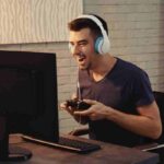 Videogiocatore felice