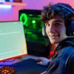 Videogiocatore al PC